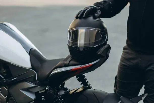 A mudan&ccedil;a tem como objetivo aumentar a seguran&ccedil;a dos motociclistas, dificultar a venda de equipamentos falsificados e facilitar a fiscaliza&ccedil;&atilde;o.