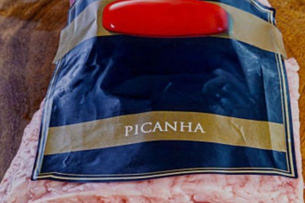Suspeita foi flagrada por funcion&aacute;rios de um estabelecimento comercial no Jardim S&atilde;o Jorge ao tentar sair com uma pe&ccedil;a de picanha sem pagar pelo produto.