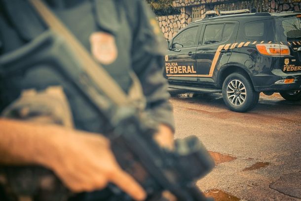 A Opera&ccedil;&atilde;o Candelabrum segue em andamento, e a Pol&iacute;cia Federal continua analisando documentos, equipamentos e demais materiais apreendidos para aprofundar as investiga&ccedil;&otilde;es e identificar poss&iacute;veis outros envolvidos no esquema.