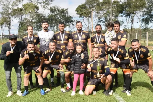 O frio que atingiu a regi&atilde;o Noroeste no &uacute;ltimo final de semana n&atilde;o foi suficiente para esfriar o faro de gol do artilheiro Fernandinho.