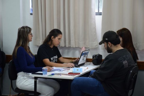 Acad&ecirc;micos e professores do curso de Direito atuaram diretamente no atendimento &agrave; popula&ccedil;&atilde;o durante os tr&ecirc;s dias de evento.