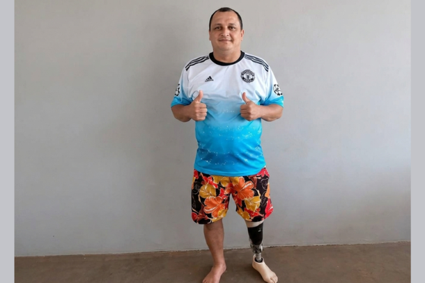 Paranavaiense perdeu a perna em um acidente, mas est&aacute; sempre envolvido em atividades esportivas.