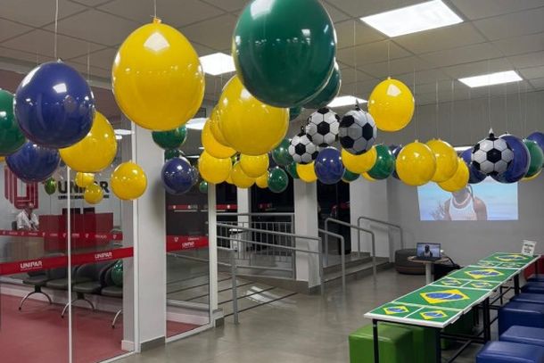Ponto de troca de figurinhas na Unipar campus de Paranava&iacute;