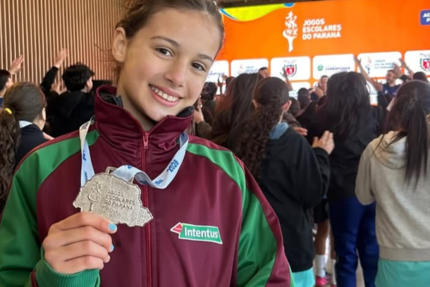 Ana Francisca Bertelli alcan&ccedil;ou 1,43 metro no salto em altura e j&aacute; &eacute; apontada pelo treinador Aguinaldo Souza Santos como uma das promessas do atletismo.