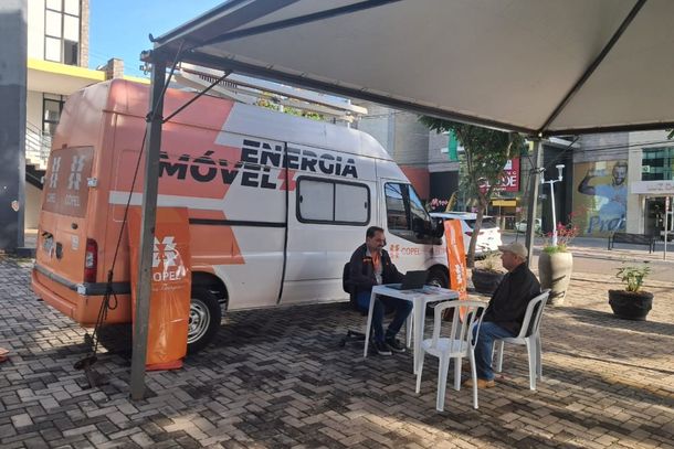 A equipe da Copel tamb&eacute;m estar&aacute; dispon&iacute;vel para orientar os consumidores sobre o uso do aplicativo da empresa, que permite acessar diversos servi&ccedil;os de forma digital. 