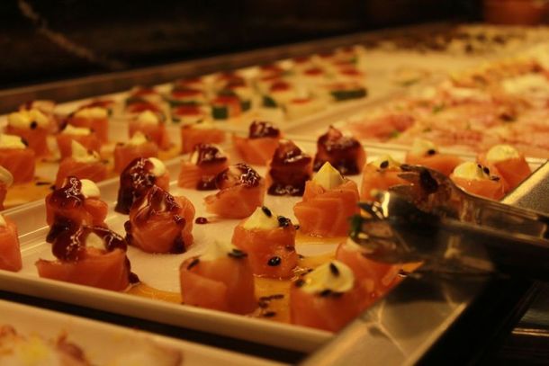 Restaurante oferece rod&iacute;zio completo de ter&ccedil;a a s&aacute;bado com pre&ccedil;o promocional por tempo limitado.
