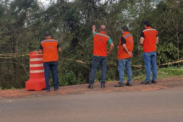Equipes do munic&iacute;pio e do Estado avaliaram a &aacute;rea para definir medidas que garantam a seguran&ccedil;a da popula&ccedil;&atilde;o e dos motoristas.