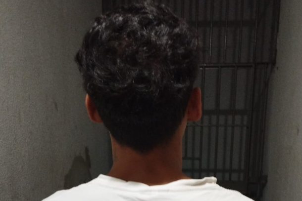 Suspeito foi identificado por imagens de c&acirc;meras de seguran&ccedil;a; Pol&iacute;cia Civil busca localizar os demais envolvidos.