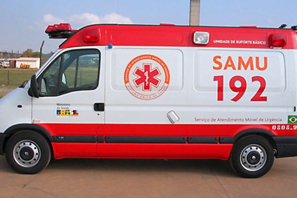 Equipes do Samu e do Corpo de Bombeiros tentaram reanimar a v&iacute;tima por cerca de 20 minutos, mas a parada cardiorrespirat&oacute;ria provocada pelo engasgo n&atilde;o p&ocirc;de ser revertida.