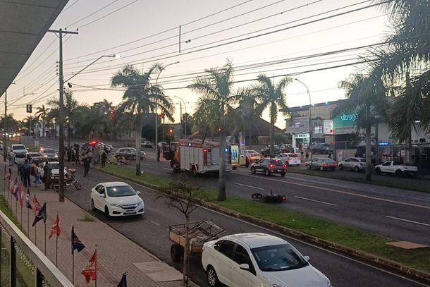  A colis&atilde;o aconteceu por volta das 18h, no cruzamento da Avenida Heitor Alencar Furtado com a Rua Mijutin Cojei.