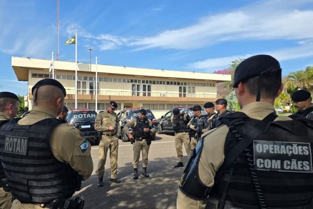 A&ccedil;&atilde;o da Pol&iacute;cia Militar intensifica o patrulhamento, fiscaliza&ccedil;&otilde;es e abordagens para ampliar a presen&ccedil;a policial e prevenir crimes em toda a &aacute;rea do 8&ordm; BPM.