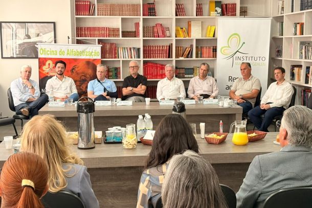 Encontro reuniu lideran&ccedil;as municipais da regi&atilde;o para apresenta&ccedil;&atilde;o de projetos, debate de desafios e compartilhamento de boas pr&aacute;ticas.