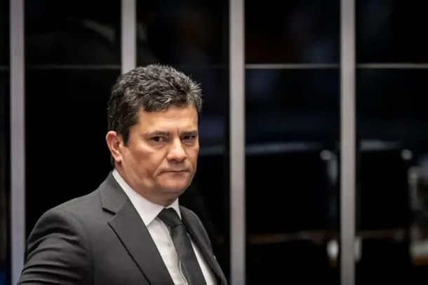 O levantamento foi realizado entre os dias 3 e 6 de julho, ouvindo 1.500 eleitores em 55 munic&iacute;pios paranaenses.