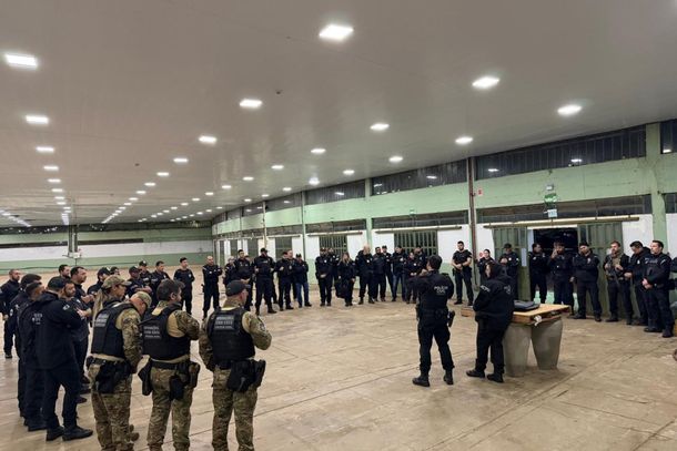 Ao todo, 52 mandados s&atilde;o cumpridos contra suspeitos de envolvimento com tr&aacute;fico de drogas e com&eacute;rcio ilegal de armas.