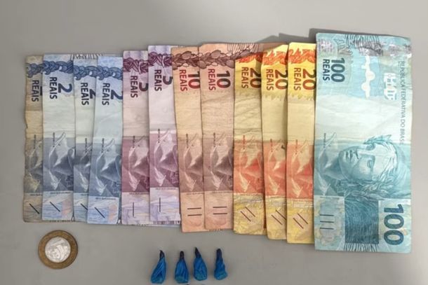 Durante a opera&ccedil;&atilde;o, realizada no Jardim S&atilde;o Jorge, foram apreendidas pedras de crack, dinheiro e outros materiais.