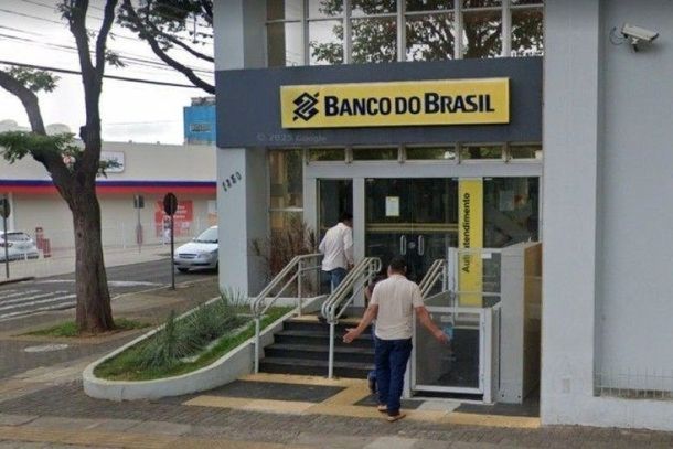 Ag&ecirc;ncias participam da paralisa&ccedil;&atilde;o nacional dos banc&aacute;rios; caixas eletr&ocirc;nicos continuam funcionando normalmente.