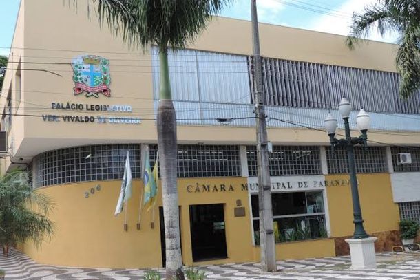 A vereadora Professora Cida Gon&ccedil;alves solicita informa&ccedil;&otilde;es sobre a possibilidade de instalar geradores de energia nas escolas municipais para manter os aparelhos de ar-condicionado em funcionamento.