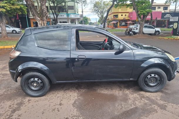 Suspeito enganou a propriet&aacute;ria do ve&iacute;culo e um segundo comprador, segundo a Pol&iacute;cia Civil.
