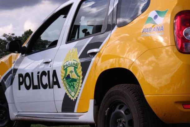 Mulher relatou por meio de gestos que havia sido agredida; os dois receberam atendimento m&eacute;dico antes de serem levados &agrave; delegacia.