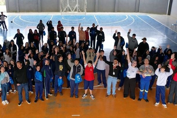 Copel divulga iniciativa nacional que incentiva estudantes a aprenderem sobre consumo consciente de energia e sustentabilidade.