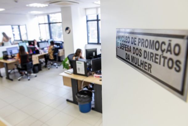 Defensoria do Paran&aacute; cria canal para mulheres v&iacute;timas de viol&ecirc;ncia pol&iacute;tica.