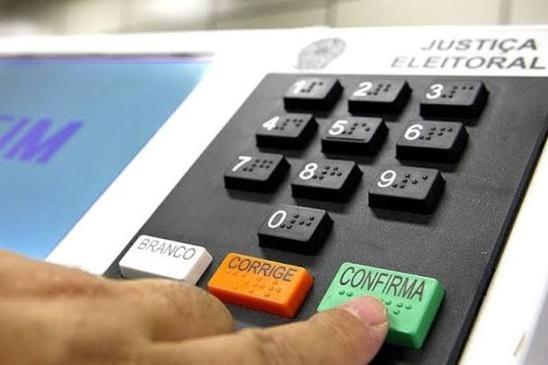 Modalidade permite votar fora da cidade do domic&iacute;lio eleitoral; solicita&ccedil;&atilde;o pode ser feita pela internet ou presencialmente em um cart&oacute;rio eleitoral.