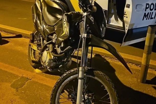 O homem foi encaminhado para atendimento m&eacute;dico devido a poss&iacute;veis ferimentos causados pela queda. Posteriormente, ele e a motocicleta recuperada foram levados &agrave; 27&ordf; Delegacia Regional de Pol&iacute;cia de Paranacity para as provid&ecirc;ncias cab&iacute;veis.