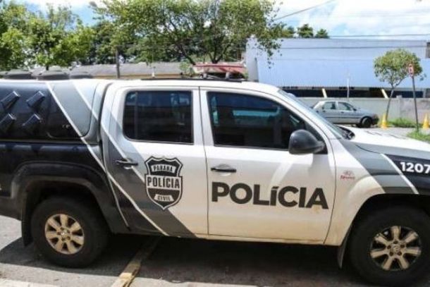Policiais cumpriam mandados ligados &agrave; investiga&ccedil;&atilde;o de um furto quando encontraram por&ccedil;&otilde;es de coca&iacute;na na resid&ecirc;ncia do suspeito.