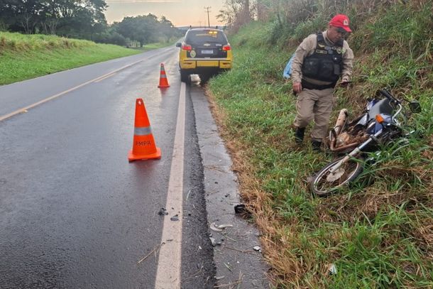 Homem de 49 anos foi socorrido pelo SAMU e encaminhado ao hospital; motocicleta foi liberada &agrave; fam&iacute;lia.