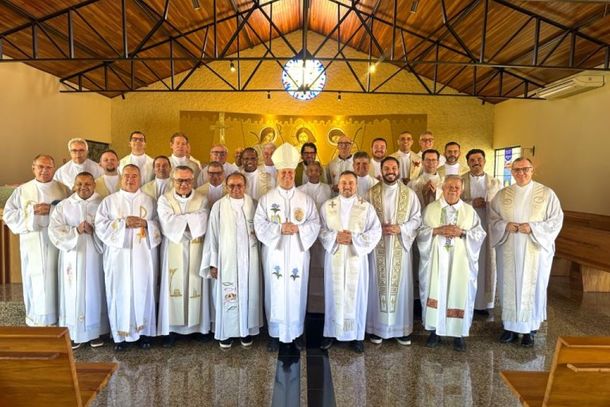 Encontro reuniu sacerdotes durante cinco dias em Umuarama para momentos de reflex&atilde;o e fortalecimento da f&eacute;.