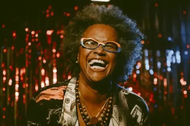 O show de Sandra S&aacute; ser&aacute; o principal momento da programa&ccedil;&atilde;o de encerramento, que tamb&eacute;m ter&aacute; apresenta&ccedil;&otilde;es de Luli, Cigarras, Taari e On&iacute;rica, Duo Cris&aacute;lida, N&uacute;bia Rafaela e da DJ Amandateixxe, valorizando artistas e a produ&ccedil;&atilde;o independente do Paran&aacute;.