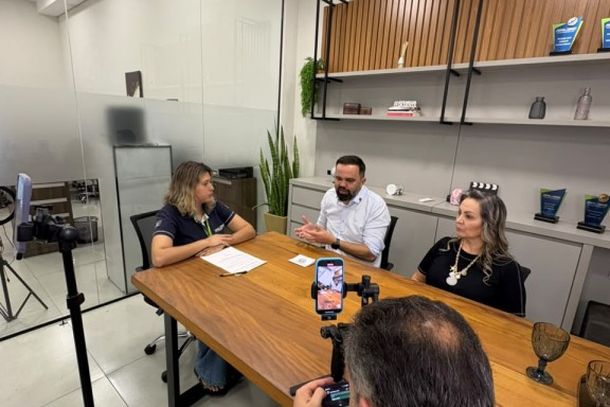 O v&iacute;deo completo da entrevista exclusiva, conduzida pela jornalista Mariana Agnes de Oliveira, ser&aacute; publicado em breve nas plataformas do Portal da Cidade Paranava&iacute;.