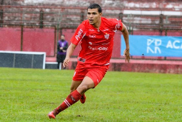 Luiz Barreto marcou o gol do Paranava&iacute; e comemorou pela primeira vez uma bola na rede como profissional.