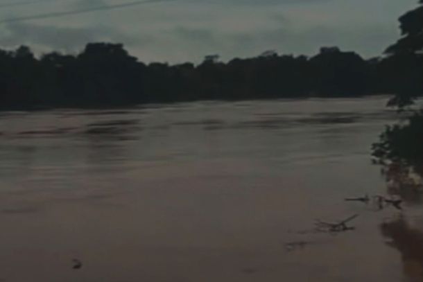 Chuva persiste em Paranava&iacute; e regi&atilde;o; veja v&iacute;deos da cheia dos rios.