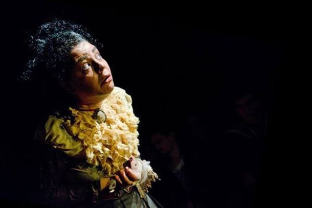 Luciana Guedes, 39 anos, atua no teatro h&aacute; 26 anos e construiu sua trajet&oacute;ria art&iacute;stica em Paranava&iacute;.