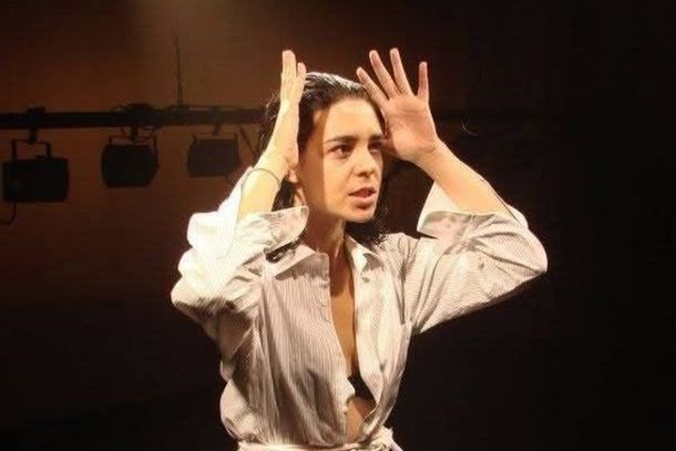 Luciana Guedes, 39 anos, atua no teatro h&aacute; 26 anos e construiu sua trajet&oacute;ria art&iacute;stica em Paranava&iacute;.