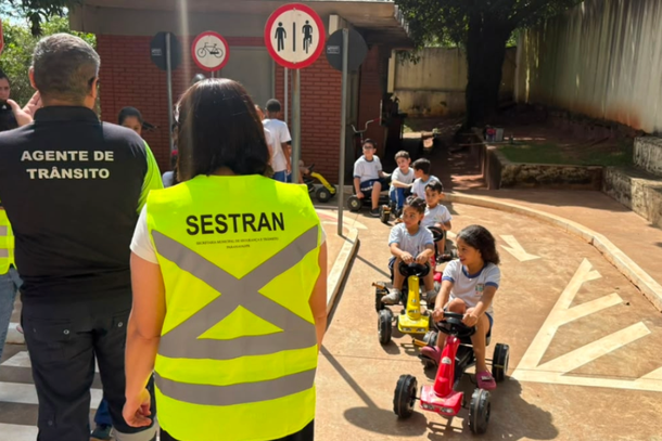 Alunos da rede municipal vivenciaram situa&ccedil;&otilde;es de circula&ccedil;&atilde;o e seguran&ccedil;a na minicidade localizada na Vila Oper&aacute;ria.