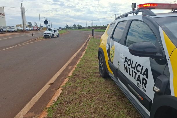 Colis&atilde;o ocorreu no trevo de acesso a uma empresa e deixou um homem de 53 anos ferido.