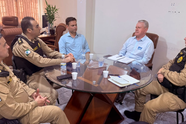 Encontro refor&ccedil;ou a integra&ccedil;&atilde;o entre munic&iacute;pio e Pol&iacute;cia Militar e destacou a chegada de novos policiais para refor&ccedil;ar a seguran&ccedil;a na regi&atilde;o.