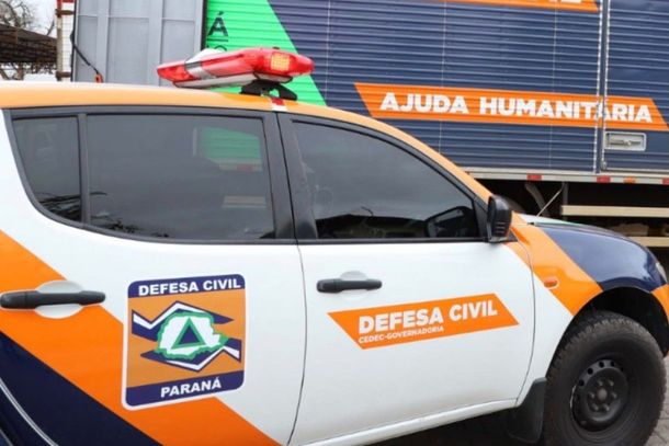 Quedas de &aacute;rvores, galhos, danos em im&oacute;veis e fios de alta tens&atilde;o foram registrados durante a noite; popula&ccedil;&atilde;o deve redobrar aten&ccedil;&atilde;o ao circular pela cidade.