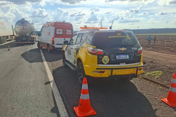 Acidente aconteceu durante sistema pare e siga em trecho que passa por obras na rodovia.