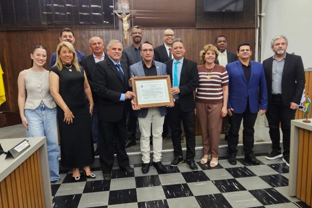 C&acirc;mara Municipal concedeu Mo&ccedil;&atilde;o de Aplauso ao empres&aacute;rio em reconhecimento &agrave; trajet&oacute;ria profissional e &agrave; contribui&ccedil;&atilde;o para o desenvolvimento do munic&iacute;pio.