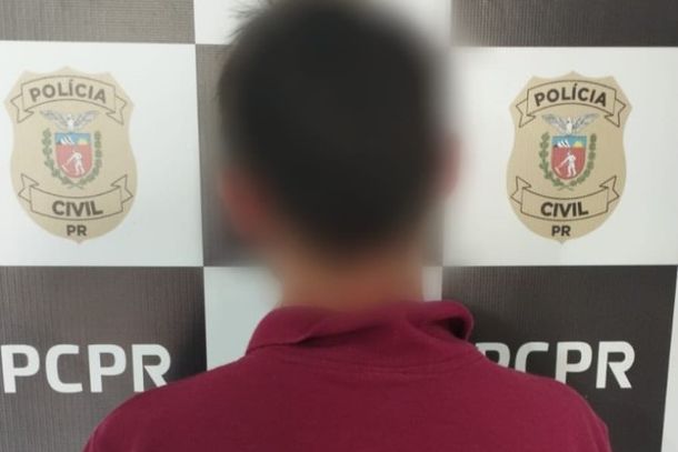 Suspeito, de 33 anos, foi localizado nas imedia&ccedil;&otilde;es da delegacia, onde a v&iacute;tima procurou ajuda e solicitou medidas protetivas.