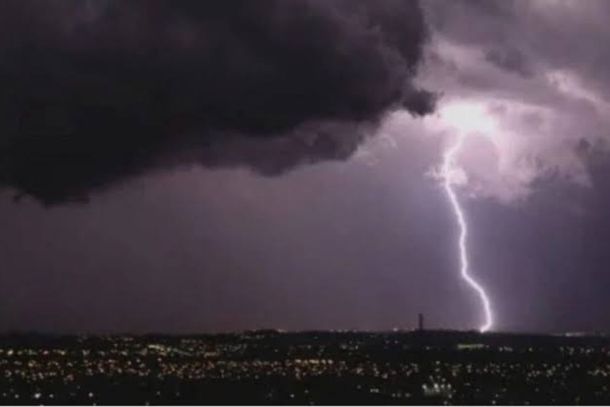 Aviso do INMET &eacute; de perigo potencial e prev&ecirc; chuva forte, ventos de at&eacute; 60 km/h e possibilidade de granizo.