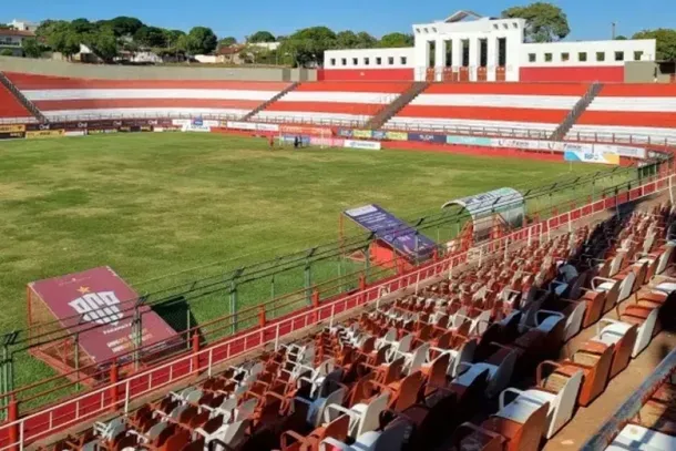 Projetos incluem melhorias no gramado, vesti&aacute;rios e ilumina&ccedil;&atilde;o, mas interven&ccedil;&otilde;es ainda dependem de licita&ccedil;&atilde;o e etapas t&eacute;cnicas para execu&ccedil;&atilde;o.