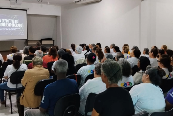 Palestras foram realizadas em quatro CRAS, no Centro da Juventude e na Guarda Mirim, com orienta&ccedil;&otilde;es para idosos e adolescentes.