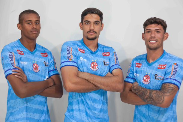 Henrique, Matheus e Paulo, goleiros do Penapolense.