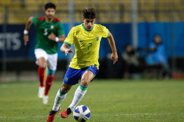 Gabriel Pirani em um jogo pela sele&ccedil;&atilde;o brasileira sub 23 