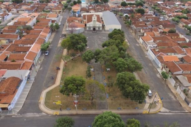 Pra&ccedil;a do bairro Jardim Eldorado 