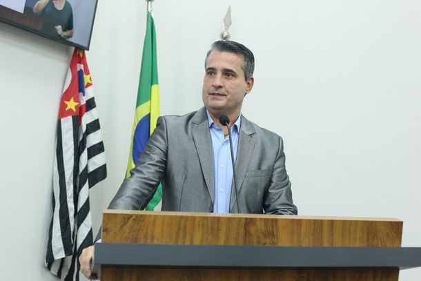 Vereador Dr. Rodolfo destaca compromisso do prefeito Ca&iacute;que Rossi para aquisi&ccedil;&atilde;o de motoniveladora.
